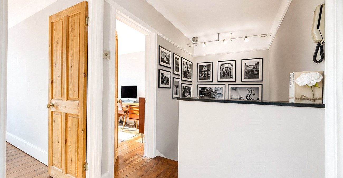 2 bedroom property for sale in London | Robinson Jackson