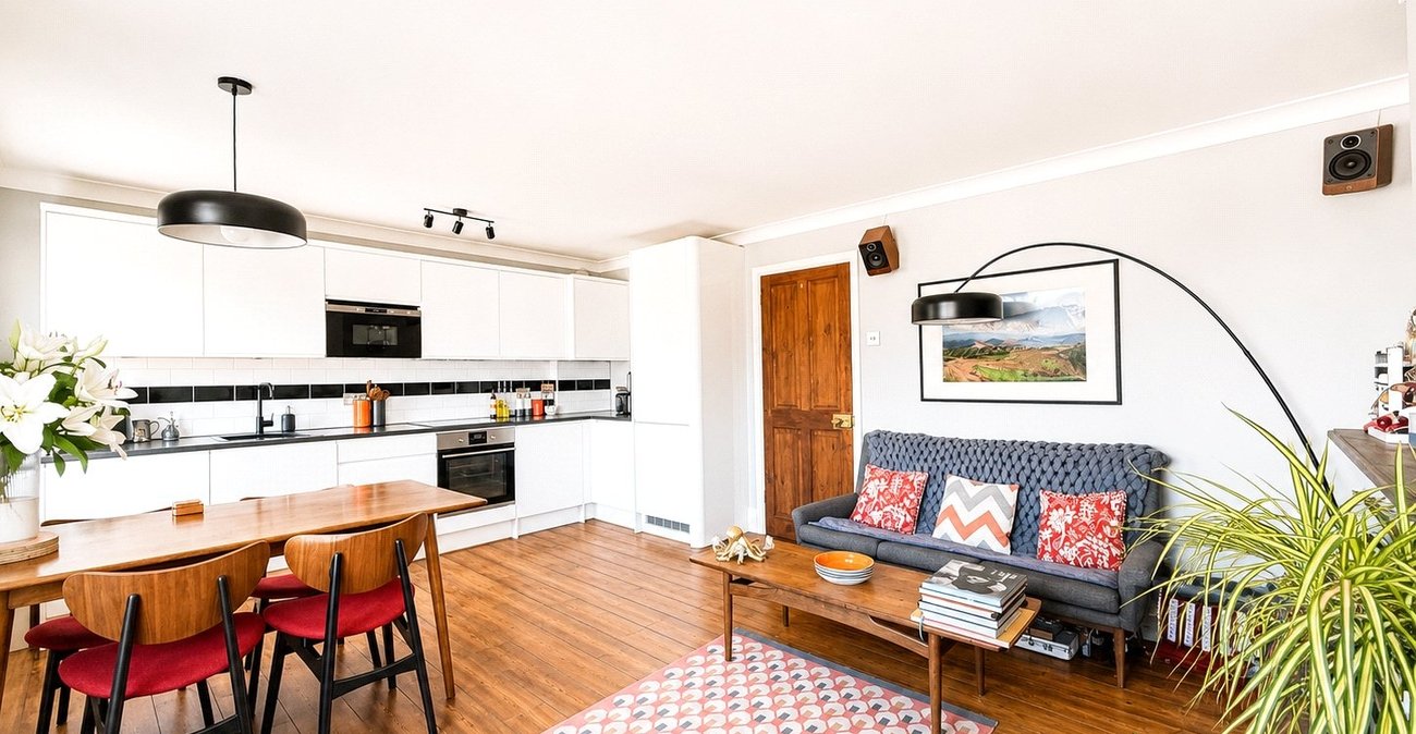 2 bedroom property for sale in London | Robinson Jackson