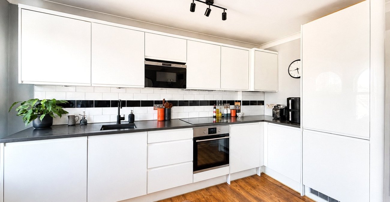2 bedroom property for sale in London | Robinson Jackson
