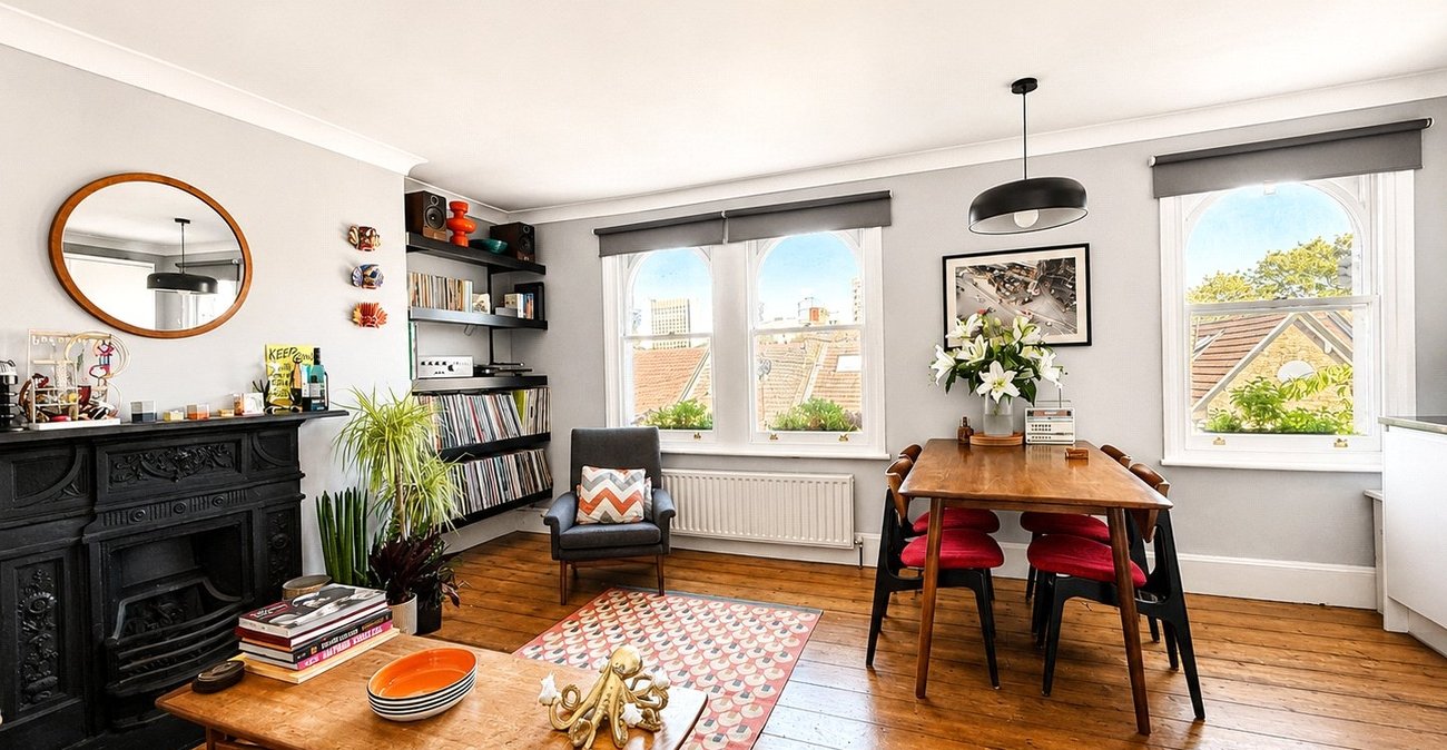 2 bedroom property for sale in London | Robinson Jackson