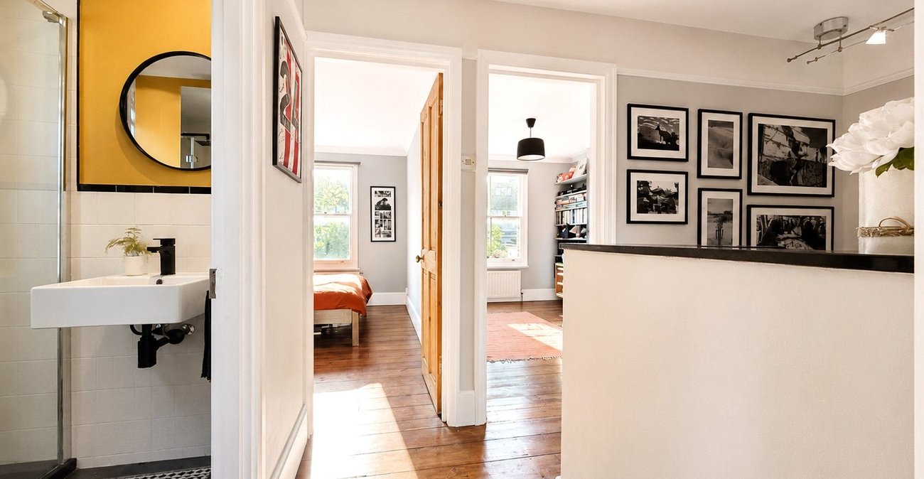 2 bedroom property for sale in London | Robinson Jackson