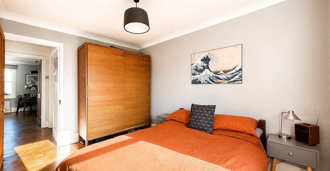 2 bedroom property for sale in London | Robinson Jackson