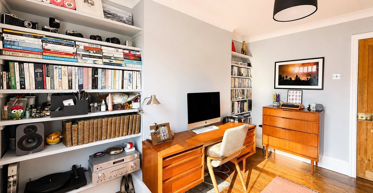 2 bedroom property for sale in London | Robinson Jackson