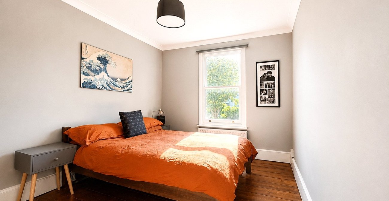 2 bedroom property for sale in London | Robinson Jackson
