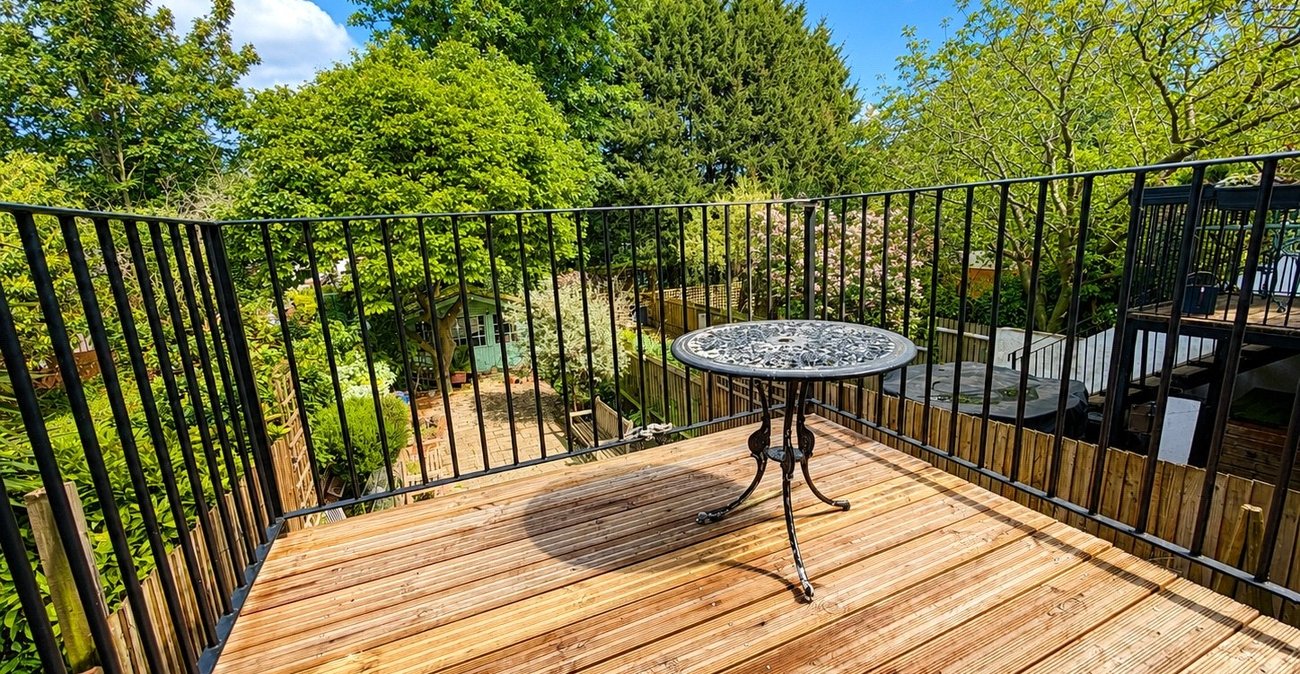 3 bedroom house for sale in London | Robinson Jackson