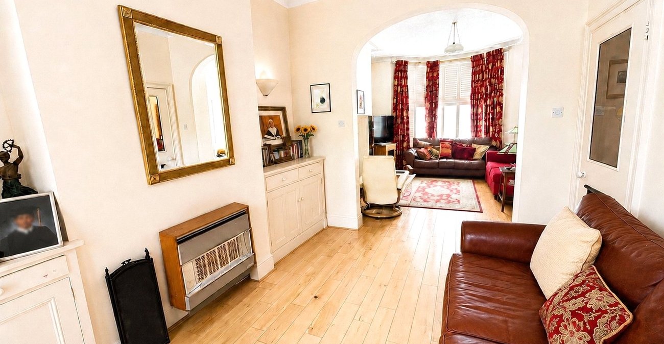 3 bedroom house for sale in London | Robinson Jackson