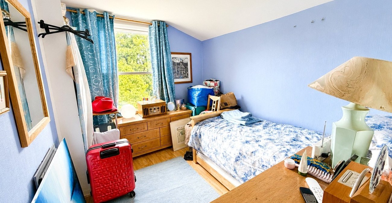 3 bedroom house for sale in London | Robinson Jackson