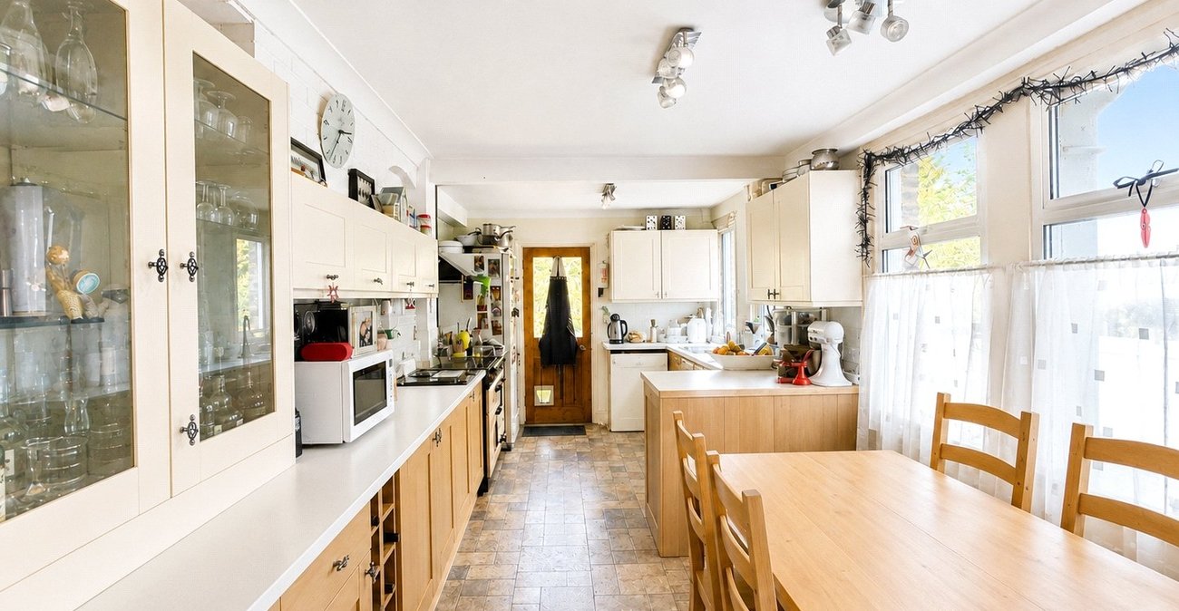3 bedroom house for sale in London | Robinson Jackson