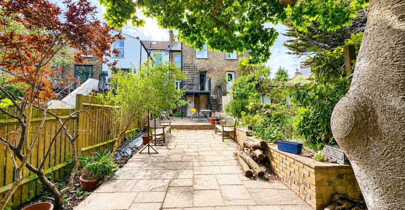 3 bedroom house for sale in London | Robinson Jackson