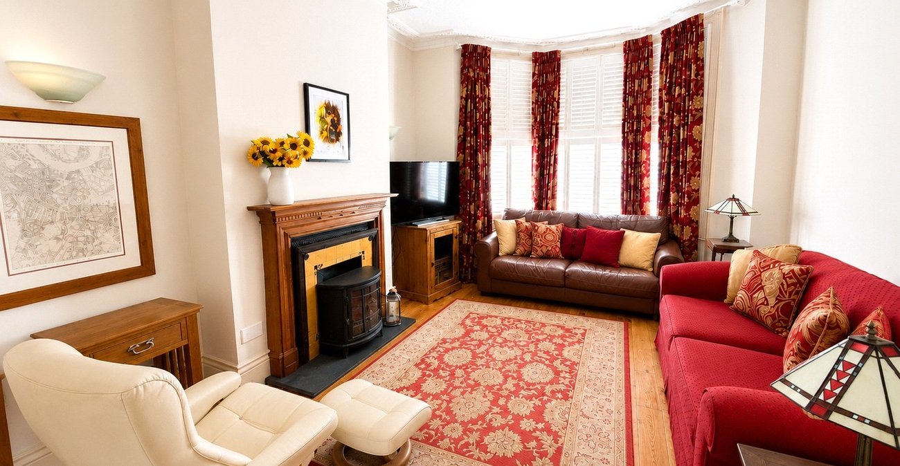 3 bedroom house for sale in London | Robinson Jackson