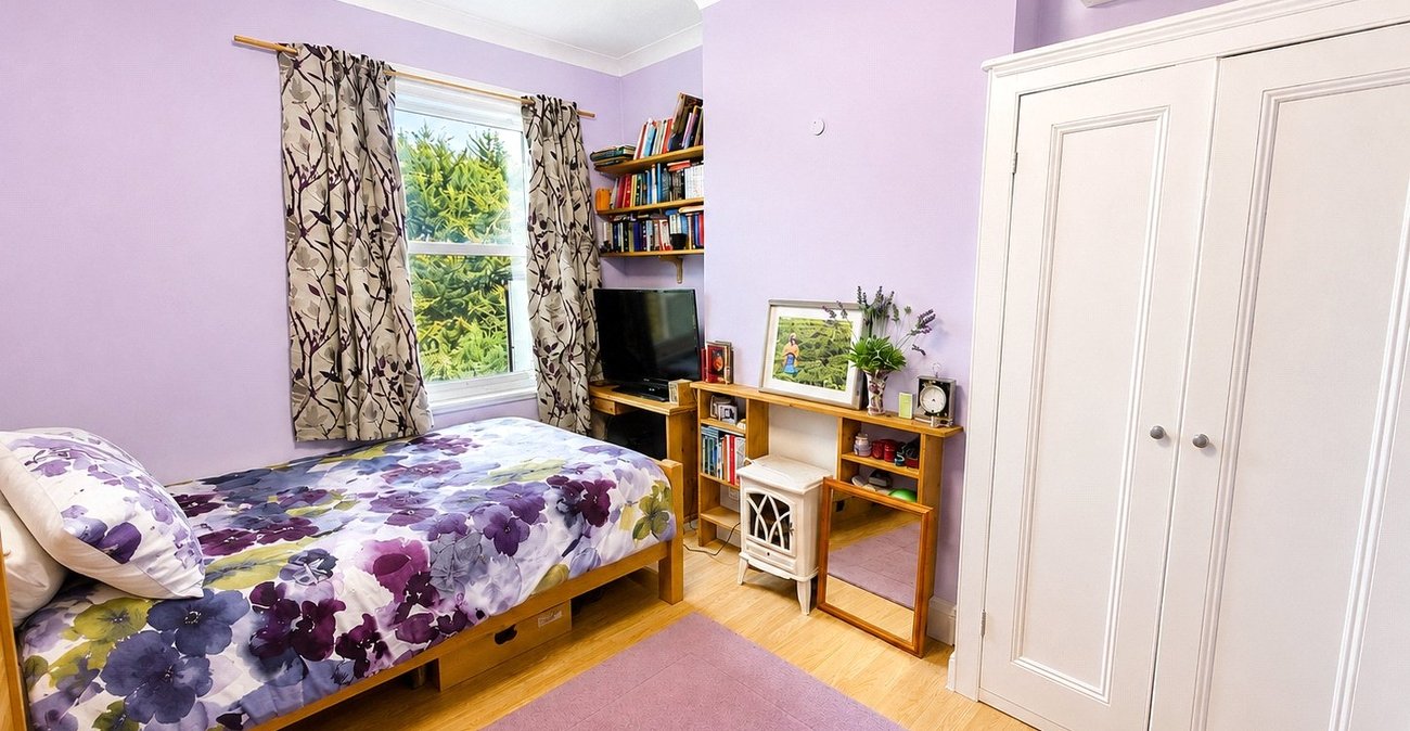 3 bedroom house for sale in London | Robinson Jackson