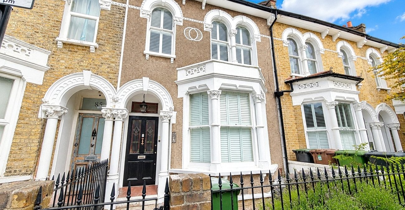 3 bedroom house for sale in London | Robinson Jackson