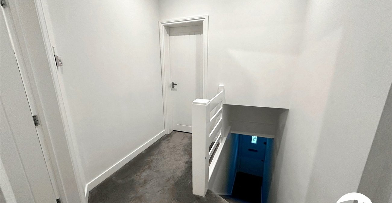 2 bedroom property for sale in London | Robinson Jackson