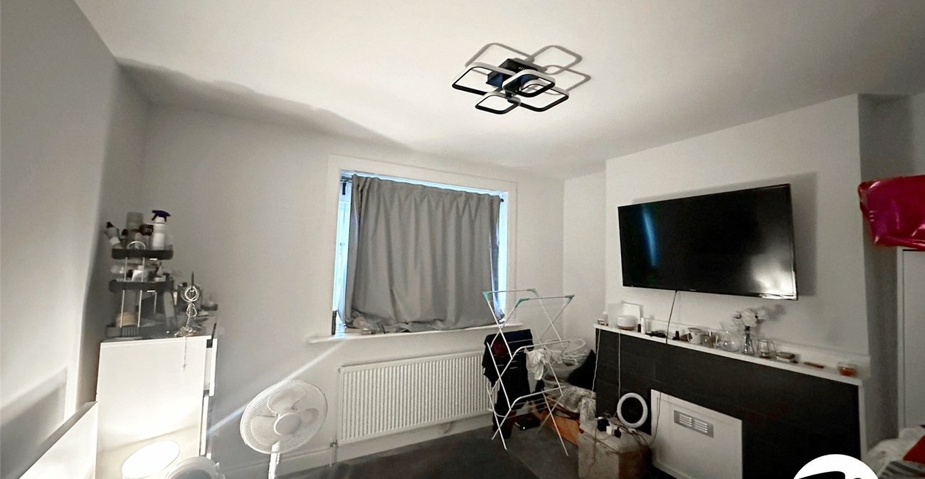 2 bedroom property for sale in London | Robinson Jackson