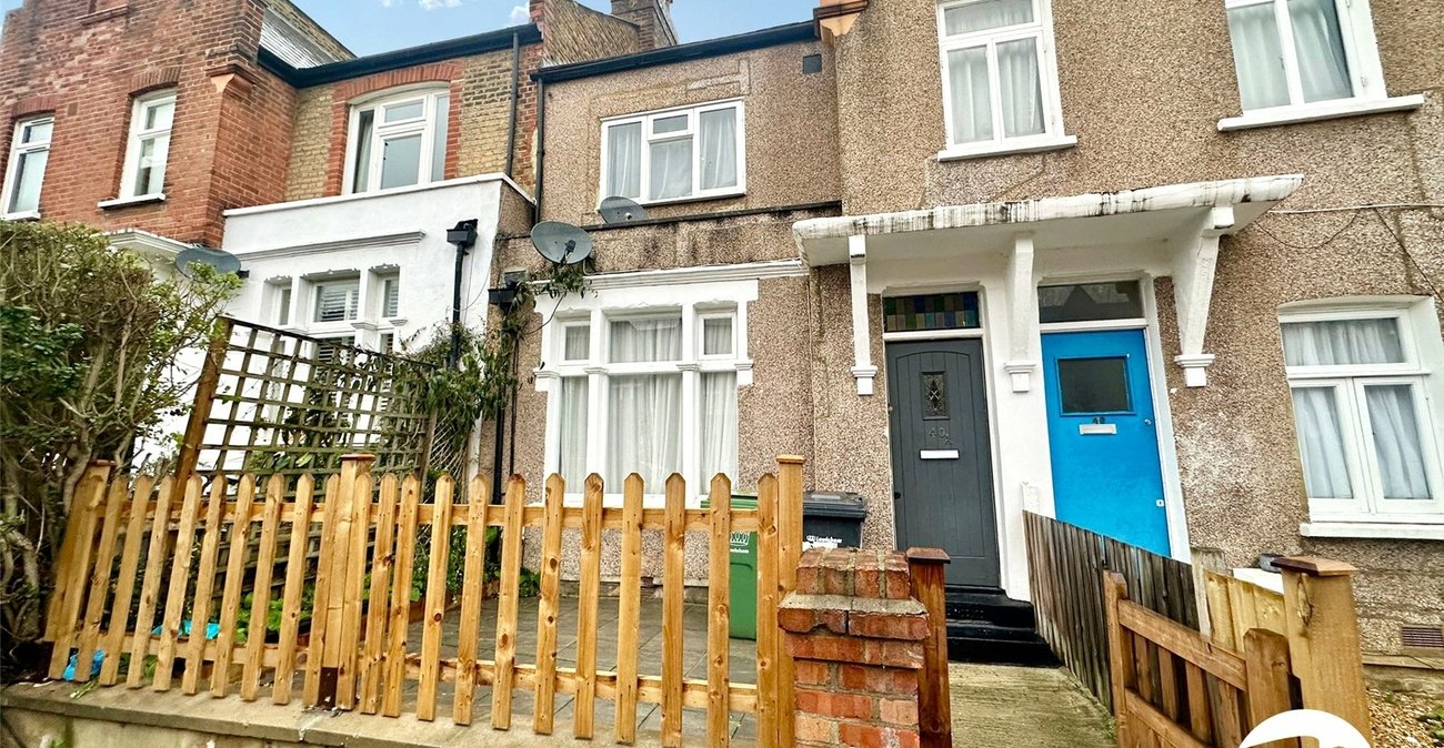 2 bedroom property for sale in London | Robinson Jackson