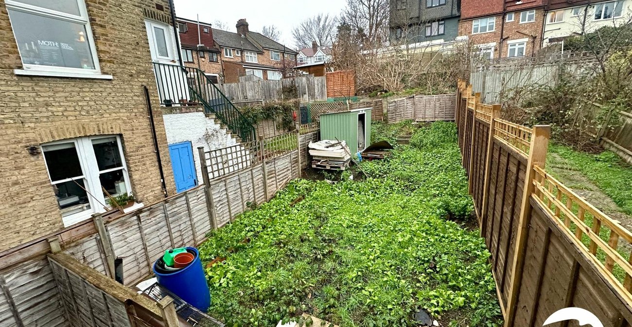 2 bedroom property for sale in London | Robinson Jackson