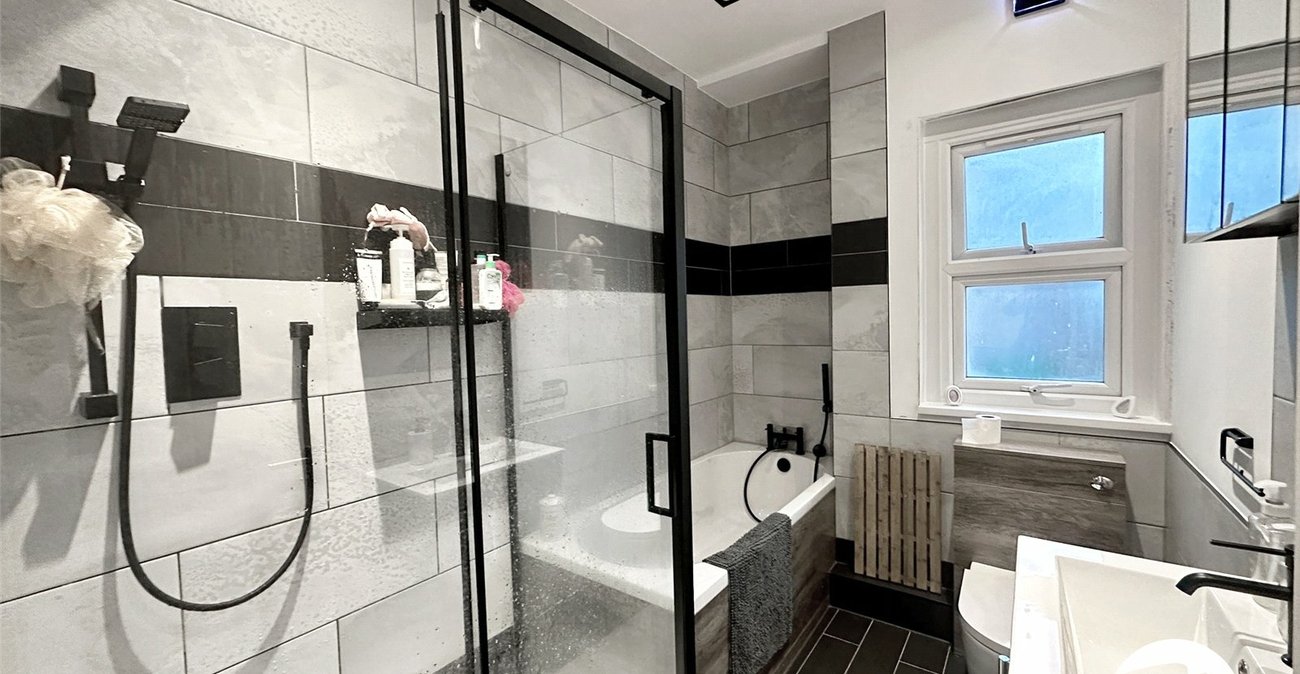 2 bedroom property for sale in London | Robinson Jackson