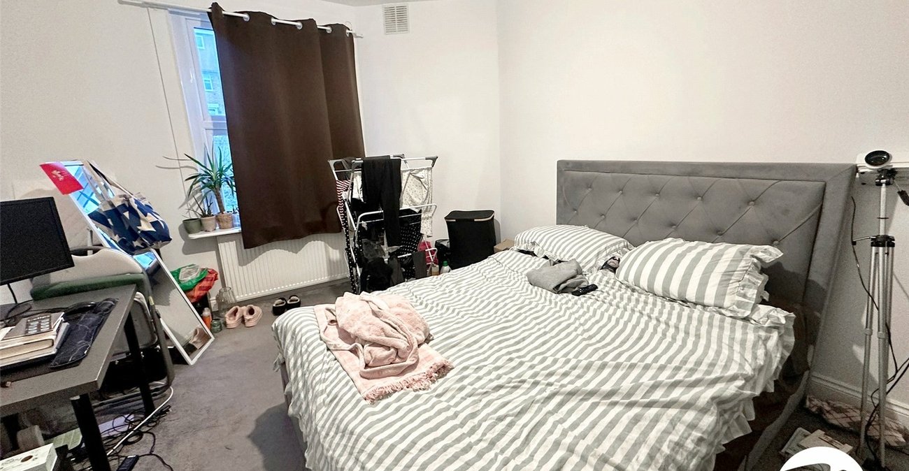 2 bedroom property for sale in London | Robinson Jackson