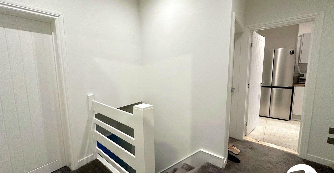 2 bedroom property for sale in London | Robinson Jackson