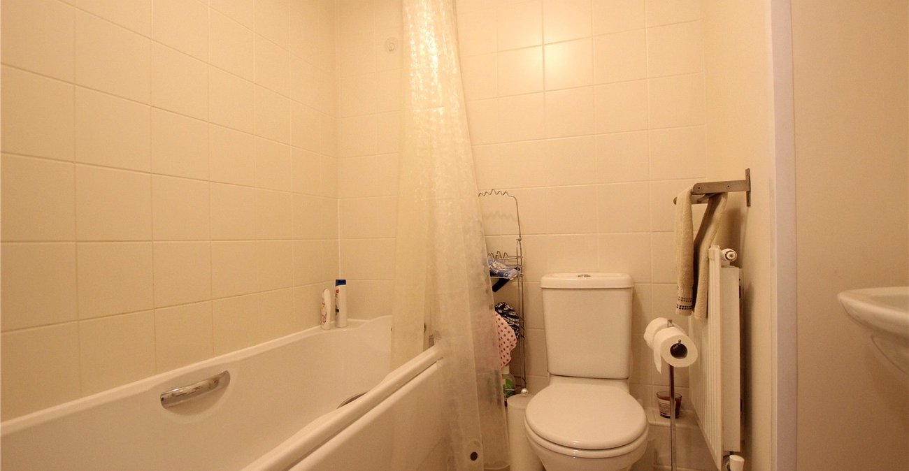 2 bedroom property for sale in London | Robinson Jackson