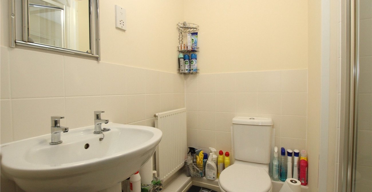 2 bedroom property for sale in London | Robinson Jackson