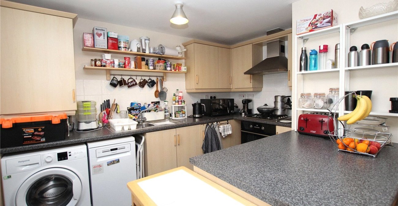 2 bedroom property for sale in London | Robinson Jackson