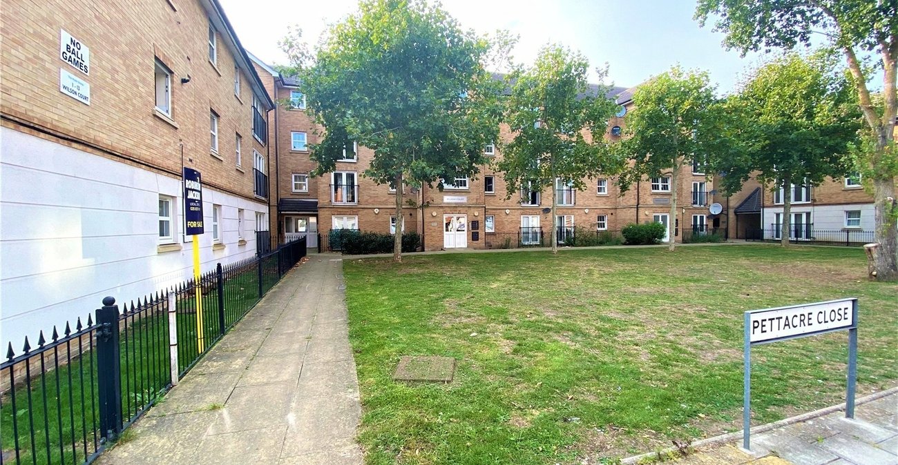 2 bedroom property for sale in London | Robinson Jackson