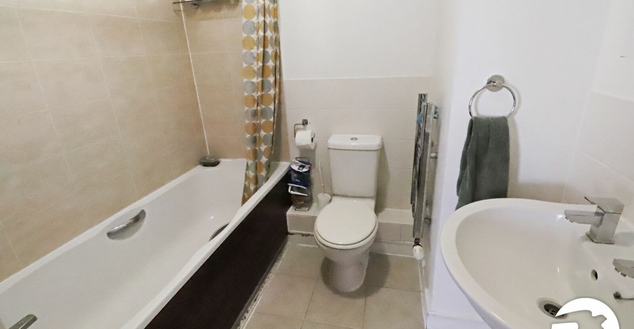 2 bedroom property for sale in London | Robinson Jackson