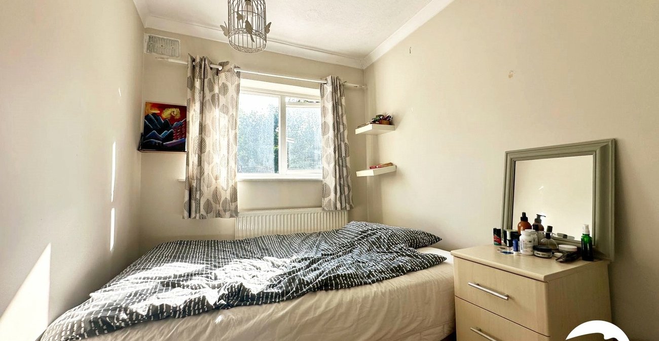 3 bedroom house for sale in London | Robinson Jackson