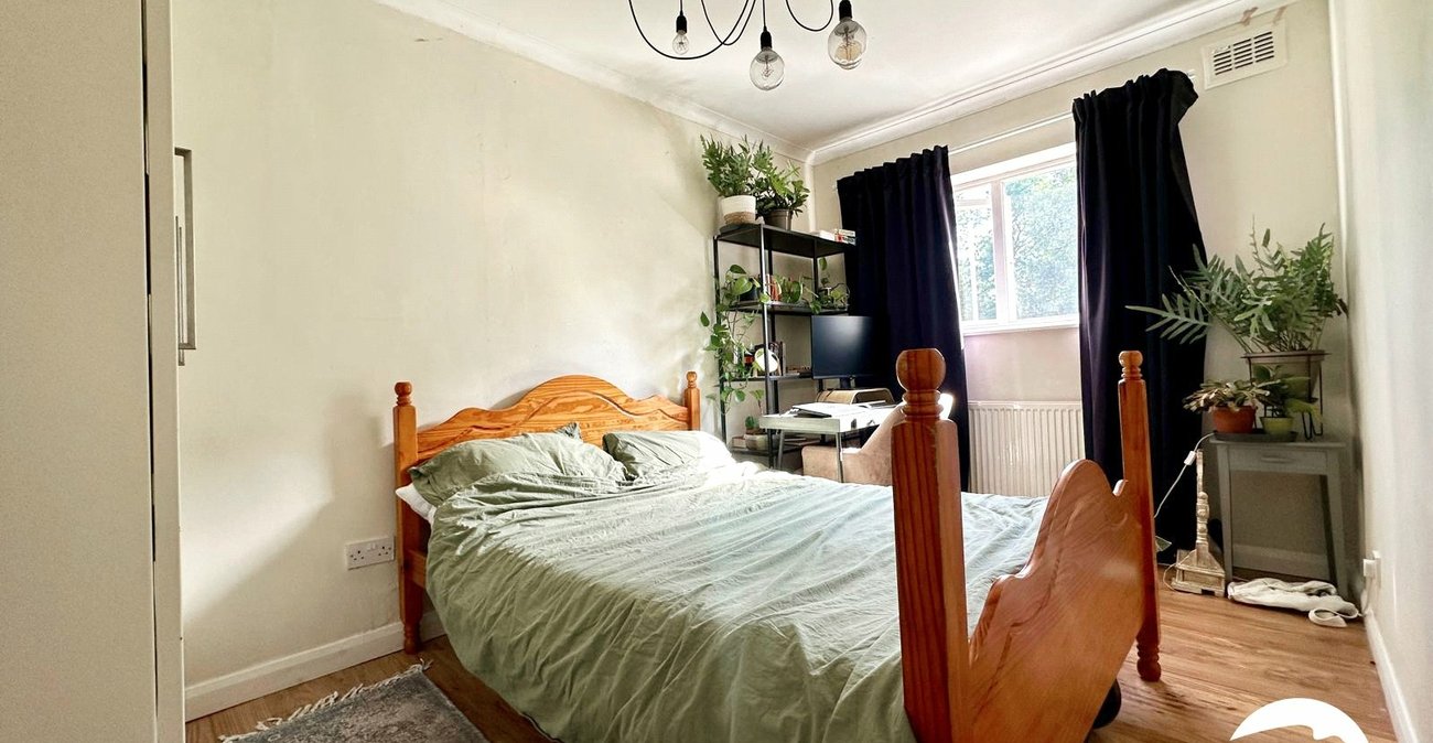 3 bedroom house for sale in London | Robinson Jackson