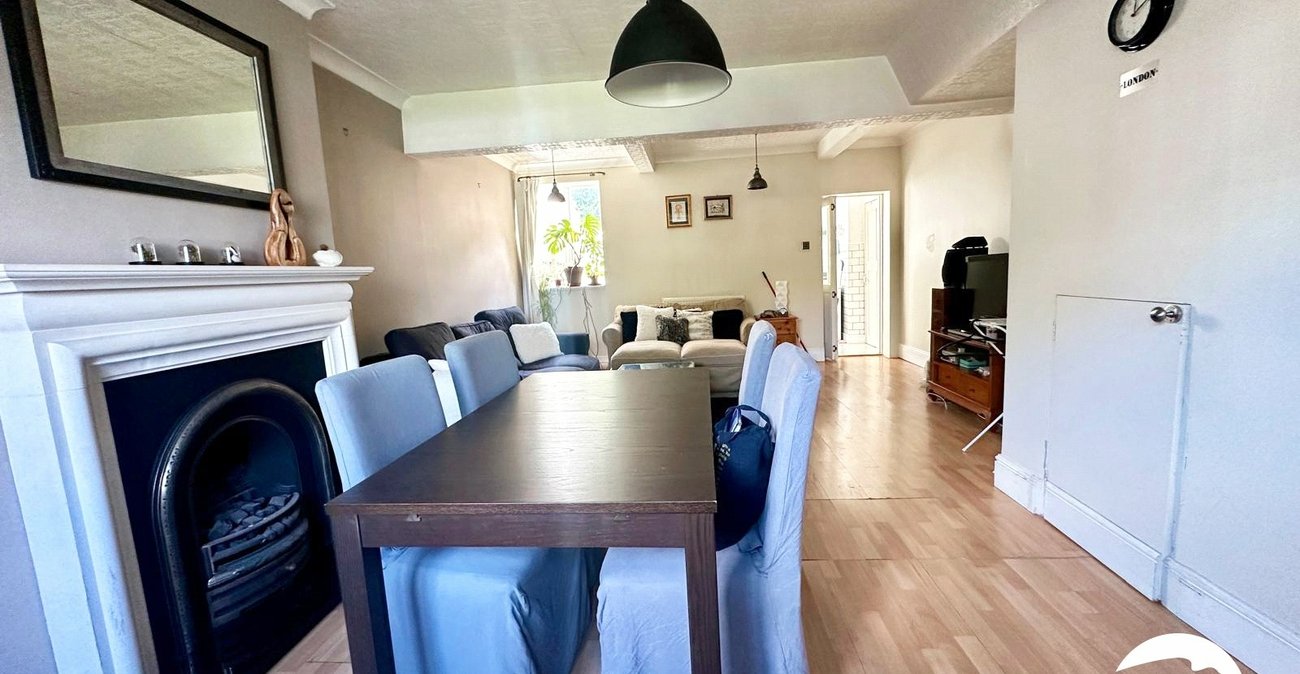 3 bedroom house for sale in London | Robinson Jackson