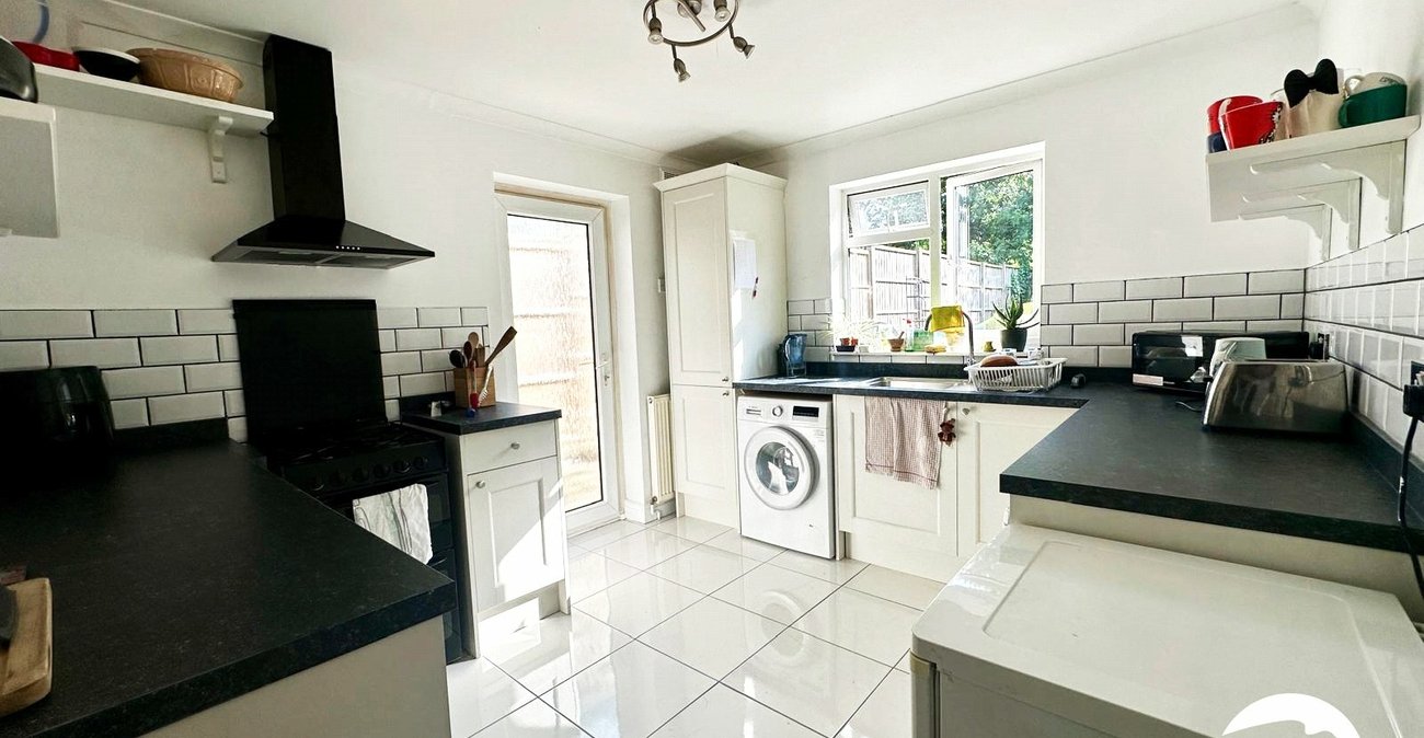 3 bedroom house for sale in London | Robinson Jackson