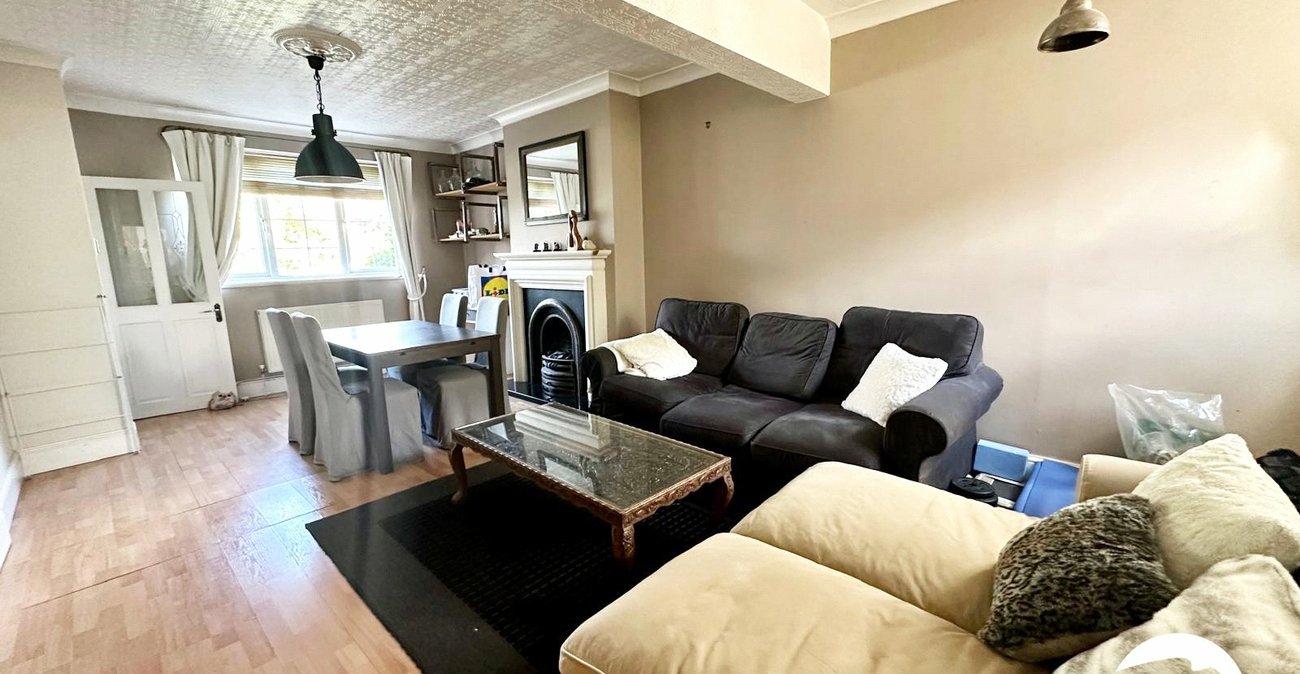 3 bedroom house for sale in London | Robinson Jackson