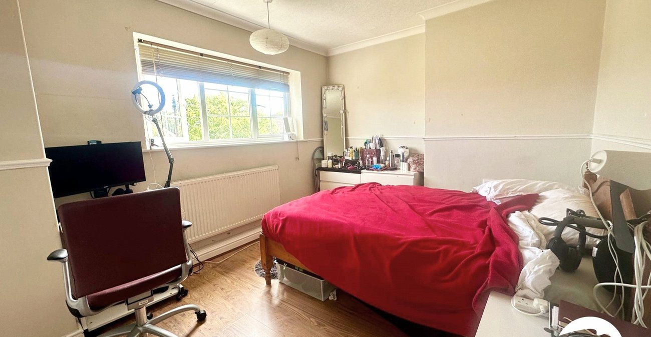 3 bedroom house for sale in London | Robinson Jackson