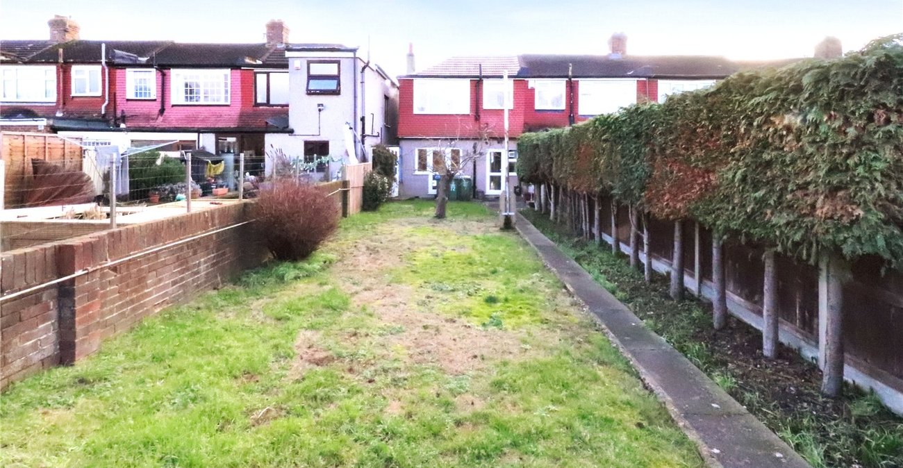 3 bedroom house for sale in London | Robinson Jackson