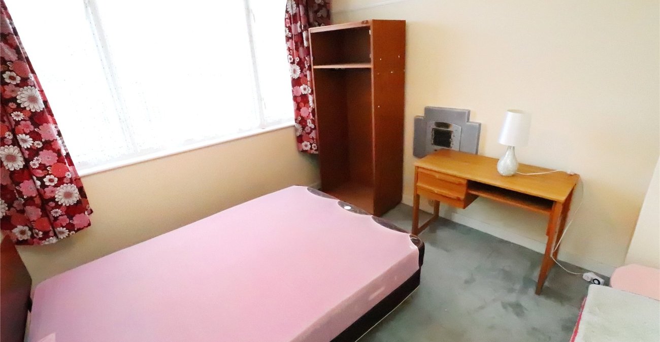 3 bedroom house for sale in London | Robinson Jackson