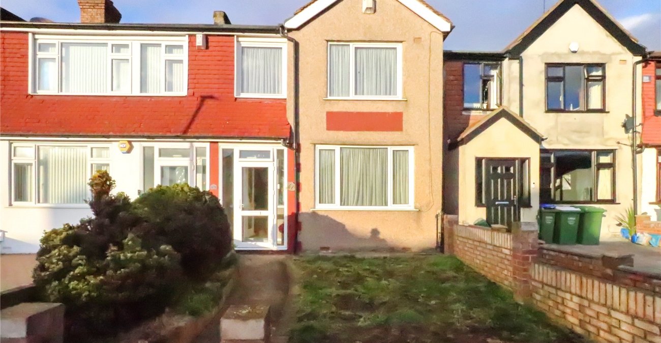 3 bedroom house for sale in London | Robinson Jackson