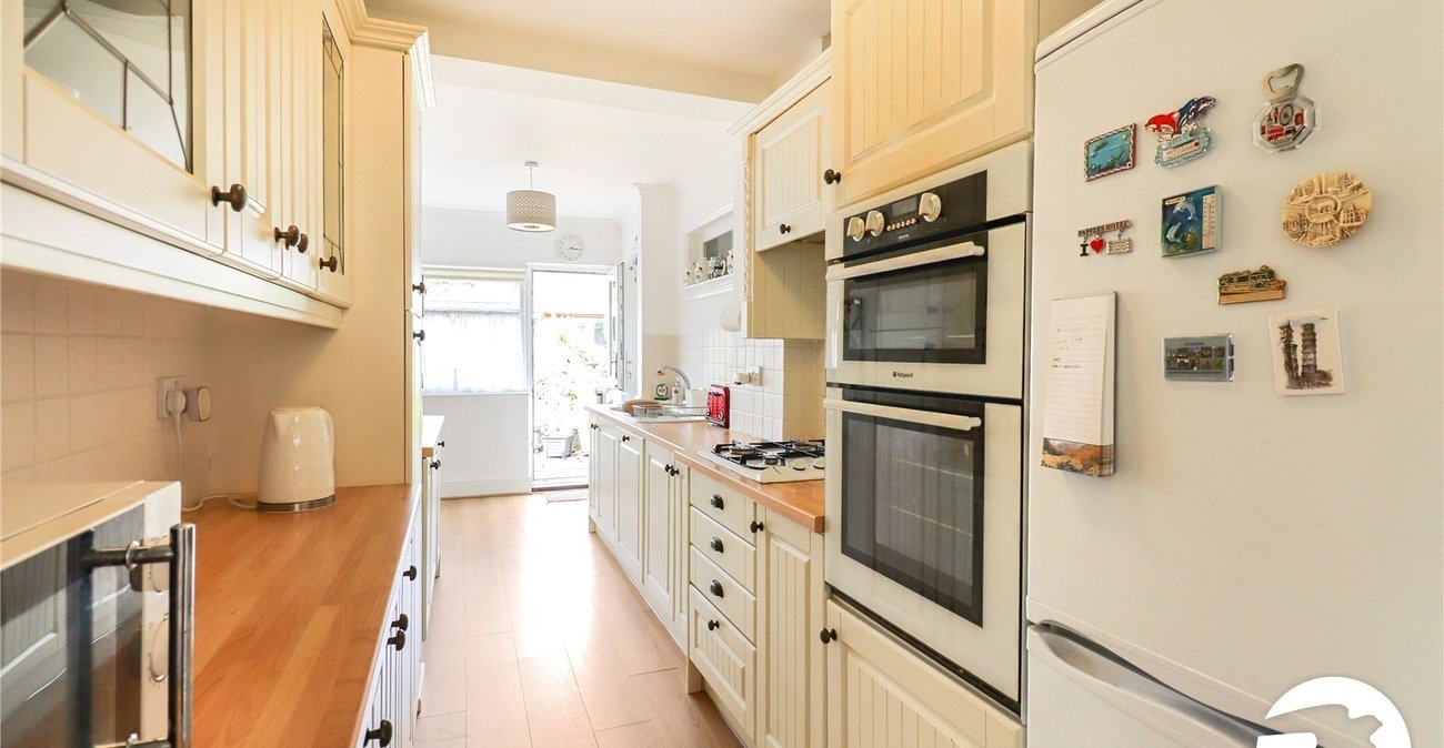 3 bedroom house for sale in London | Robinson Jackson