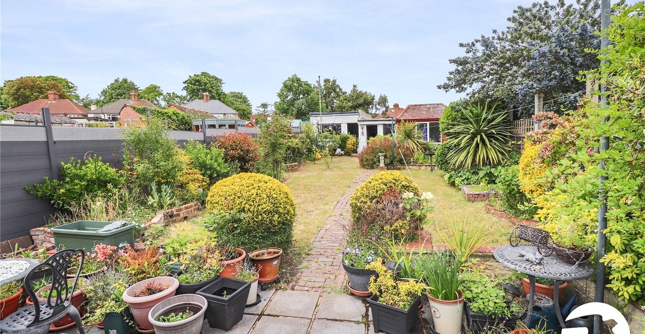 3 bedroom house for sale in London | Robinson Jackson