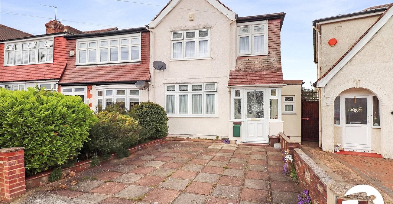3 bedroom house for sale in London | Robinson Jackson