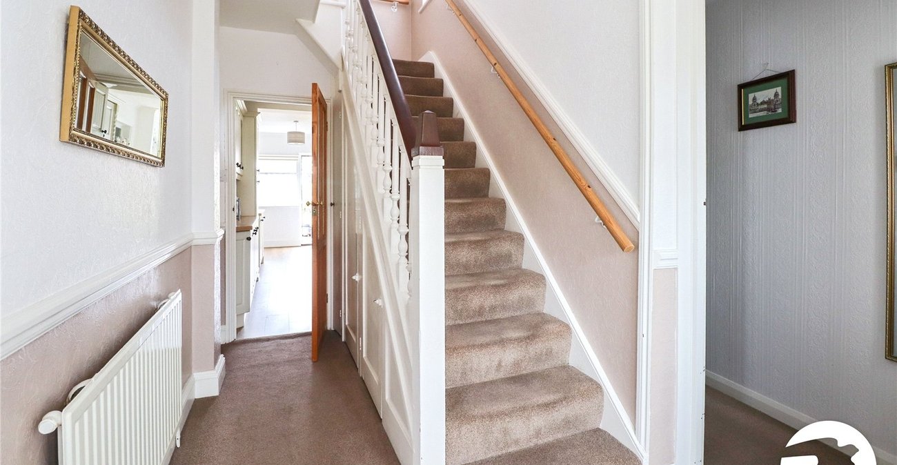 3 bedroom house for sale in London | Robinson Jackson
