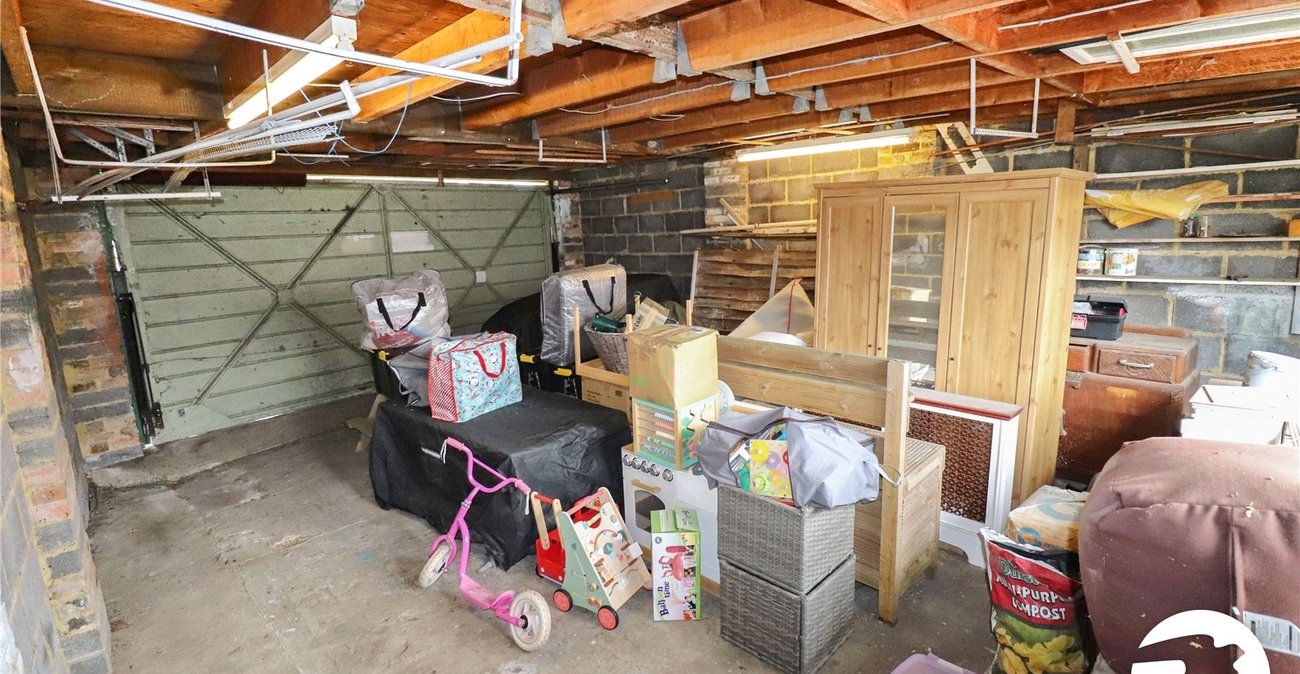 3 bedroom house for sale in London | Robinson Jackson