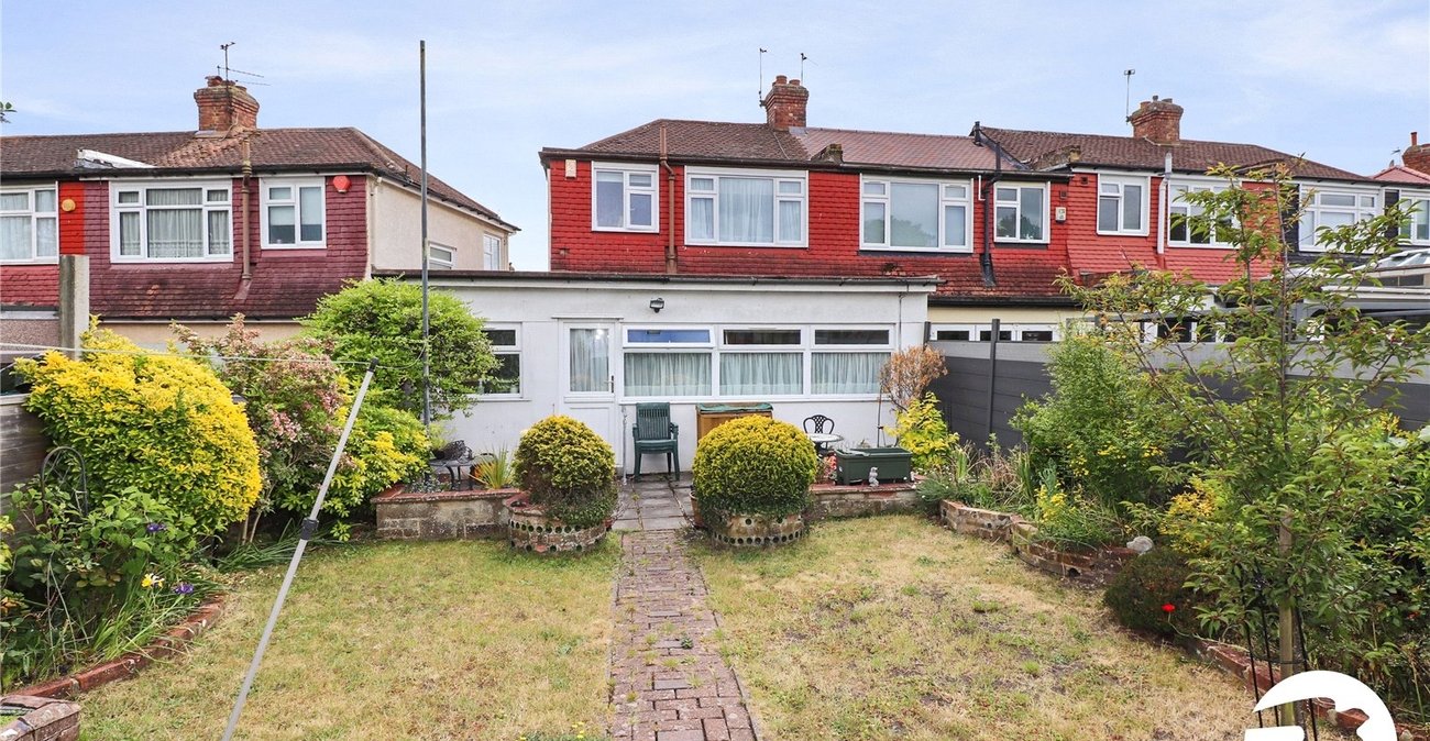 3 bedroom house for sale in London | Robinson Jackson