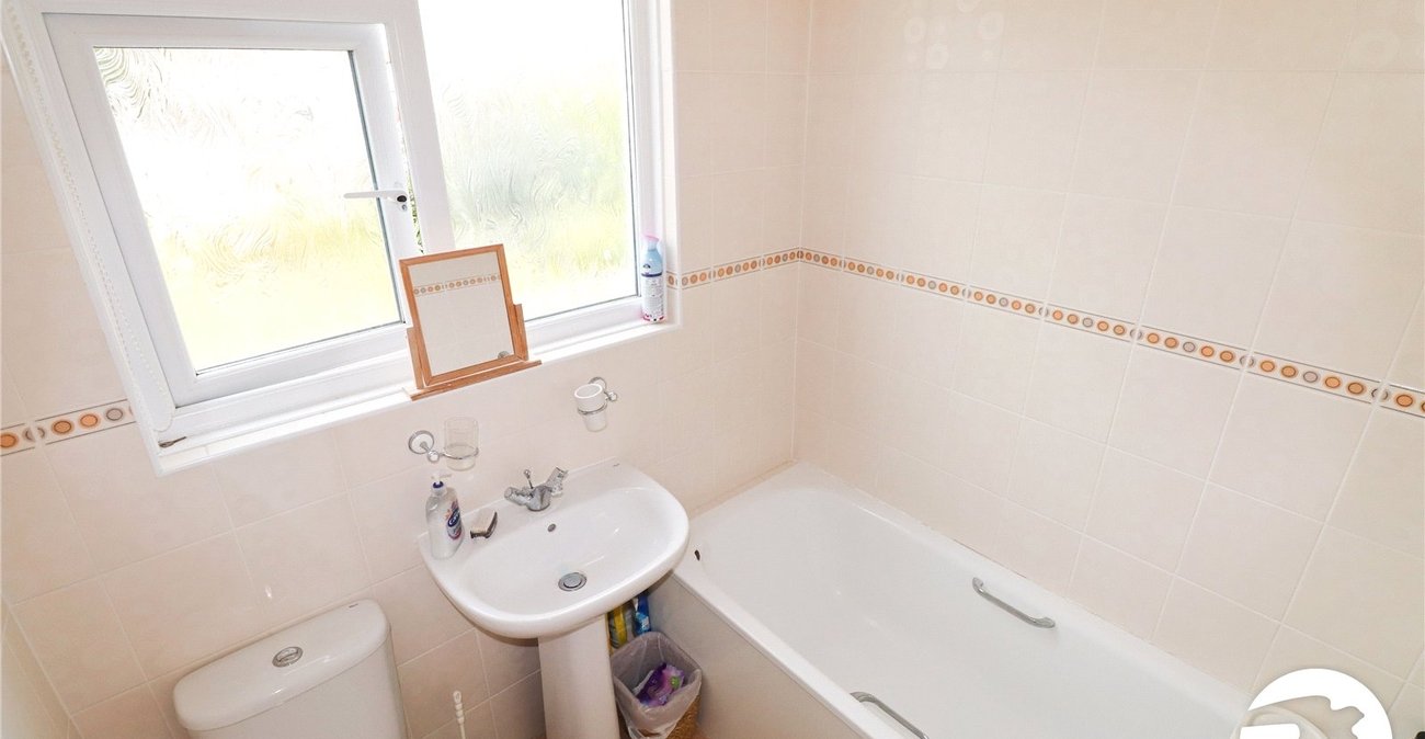 3 bedroom house for sale in London | Robinson Jackson