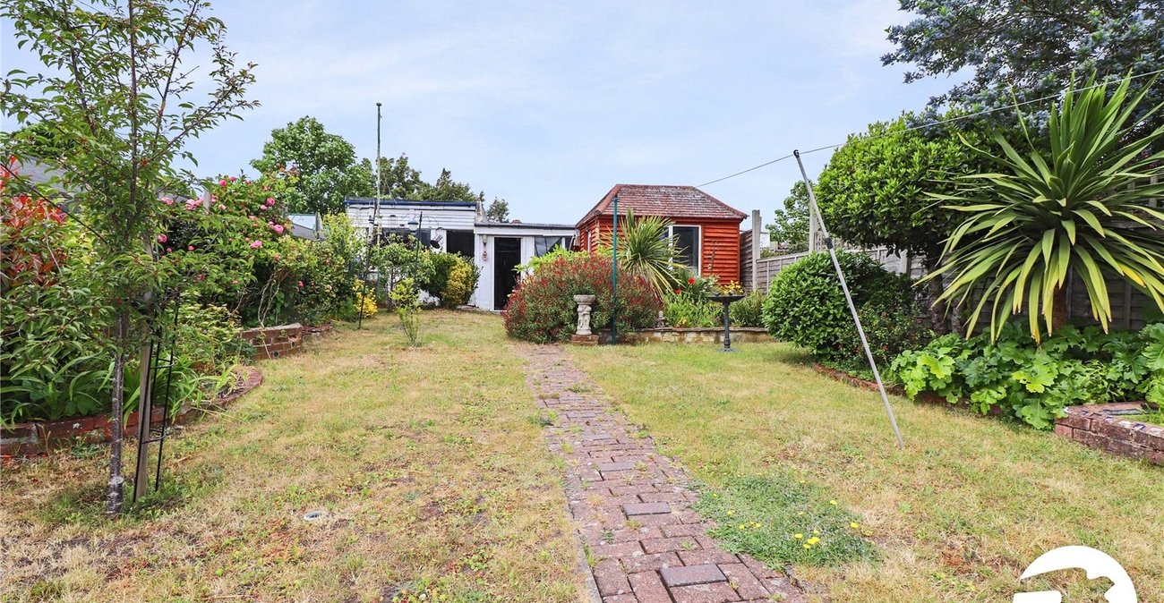 3 bedroom house for sale in London | Robinson Jackson