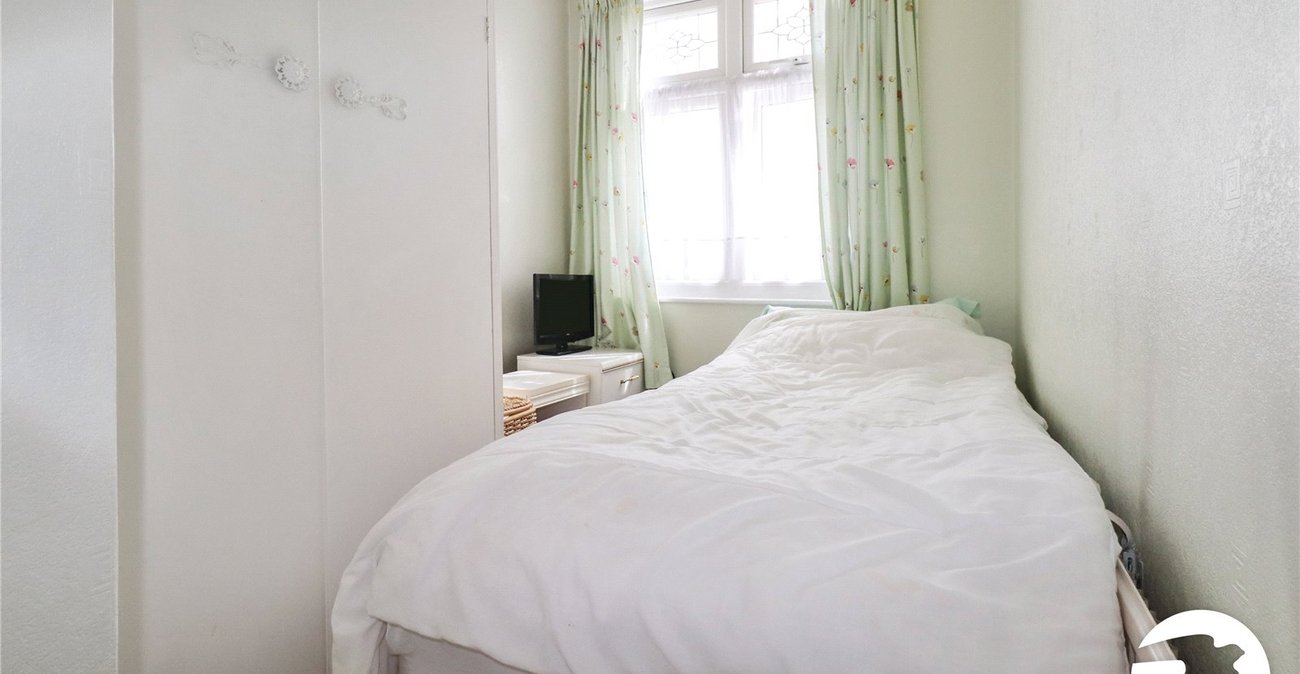 3 bedroom house for sale in London | Robinson Jackson