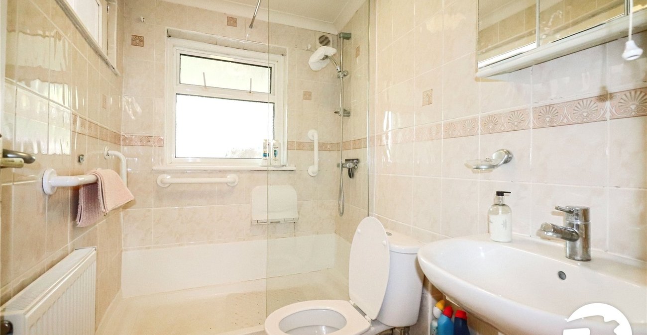 3 bedroom house for sale in London | Robinson Jackson