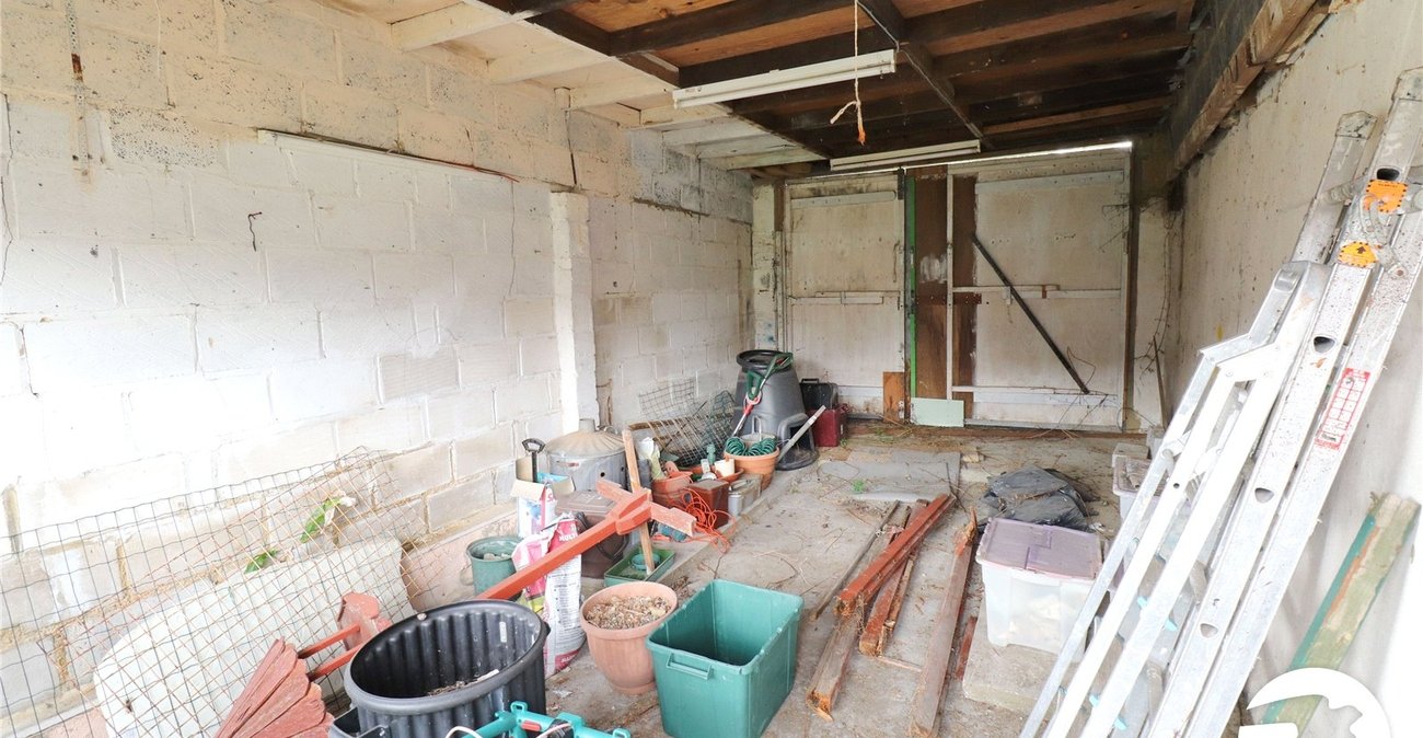3 bedroom house for sale in London | Robinson Jackson