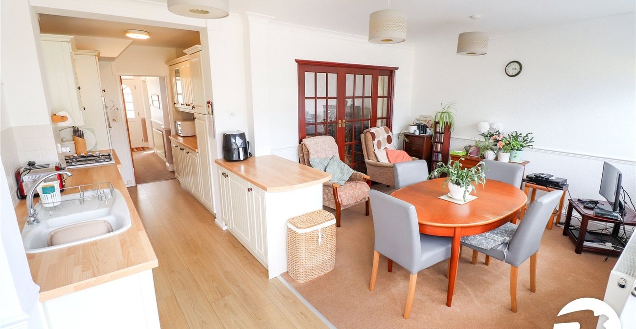 3 bedroom house for sale in London | Robinson Jackson