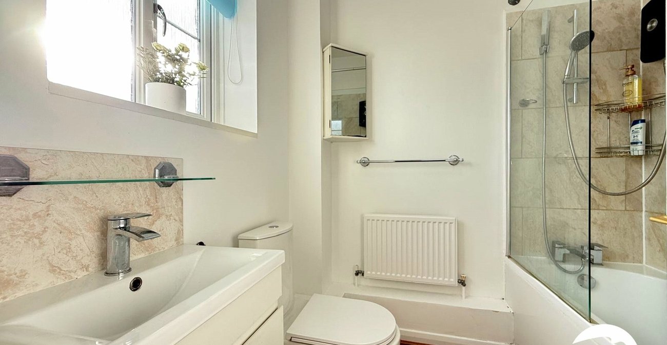 1 bedroom house for sale in Grove Park | Robinson Jackson